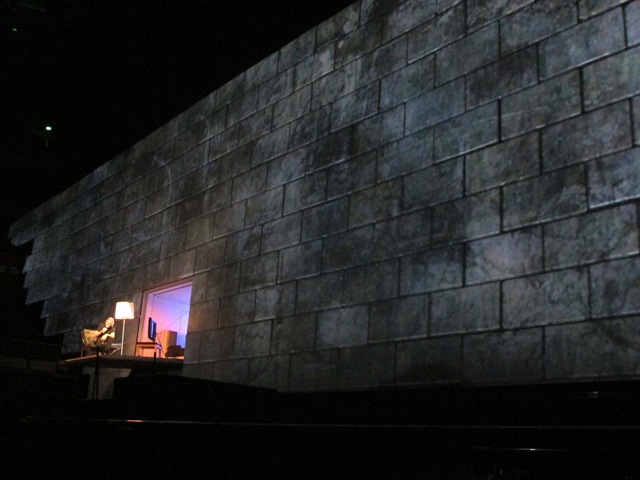 26 Roger Waters The Wall Sydney 2012-02-14.jpg